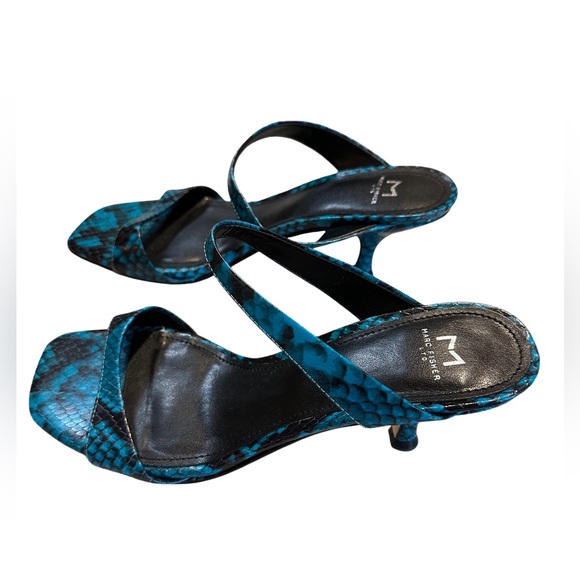 Marc Fisher Women’s Snake Print Blue Kitten Heels Sandals Shoes Sz 7M - Picture 6 of 8